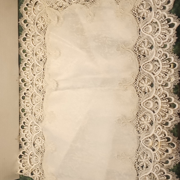 Lace Trimed Table Runners Cloth - Picture 2 of 5